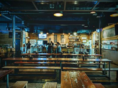 Bares universitarios en Madrid que no puedes perderte: vive el mejor ambiente estudiantil