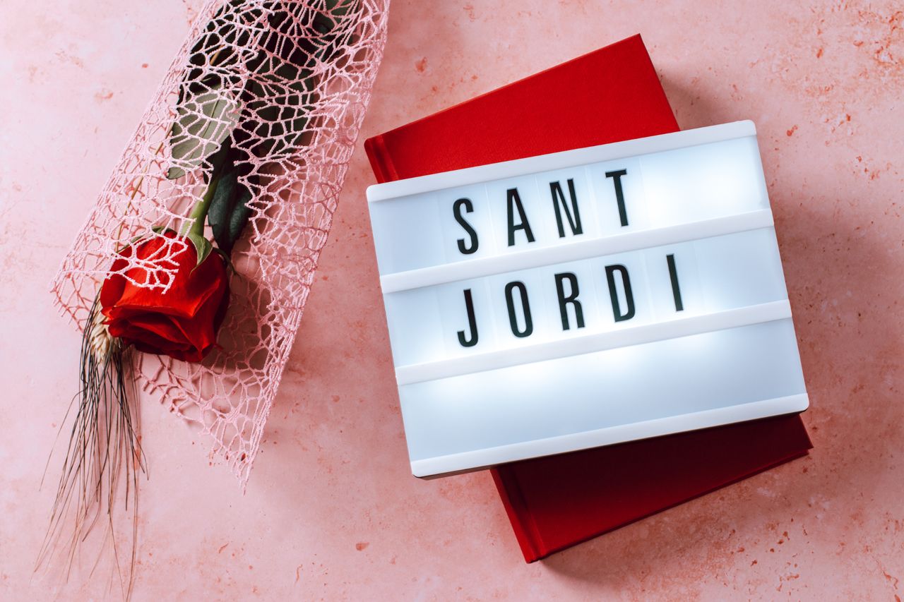 San Jordi 2024: la fiesta de las rosas y los libros